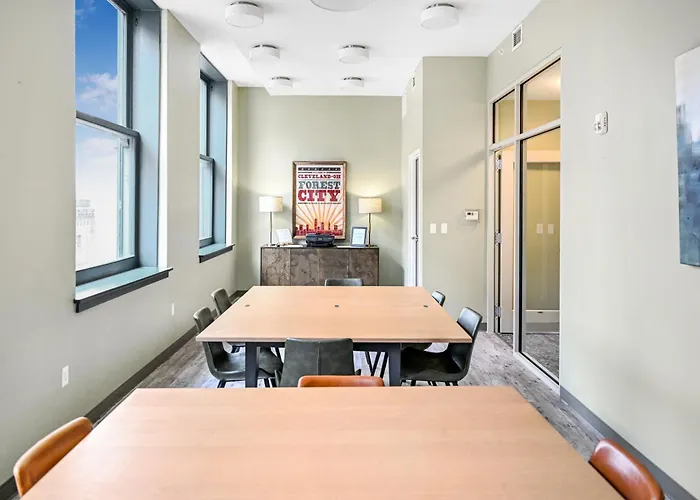 Heart Of Dt With Free Pool & Steam Plus Gym Luxe 812